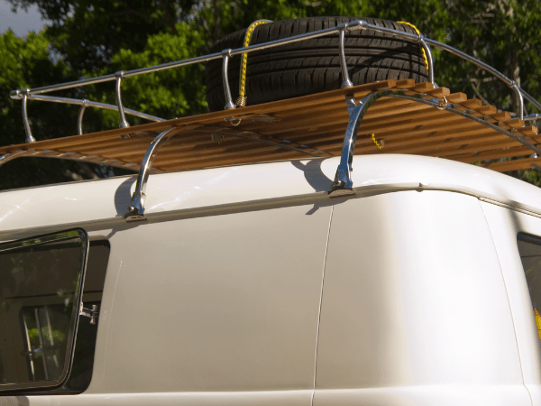 Jak poprawnie przewozić bagaż na bagażniku dachowym VW?