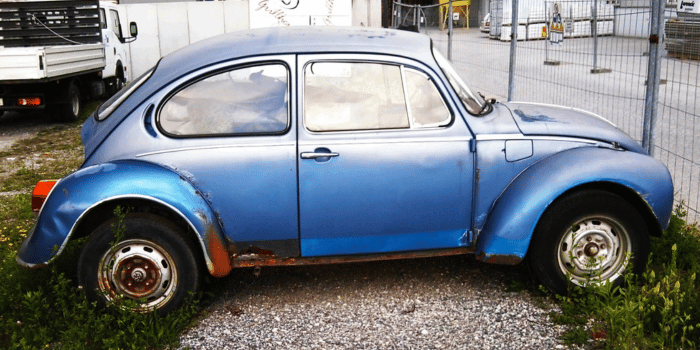 Czym są reperaturki i kiedy warto je kupić? Sprawdź, czy potrzebujesz ich podczas renowacji zabytkowego auta!