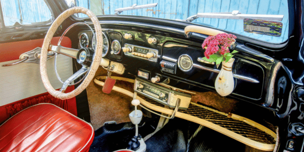 Jak odnowić deskę rozdzielczą w zabytkowym samochodzie?