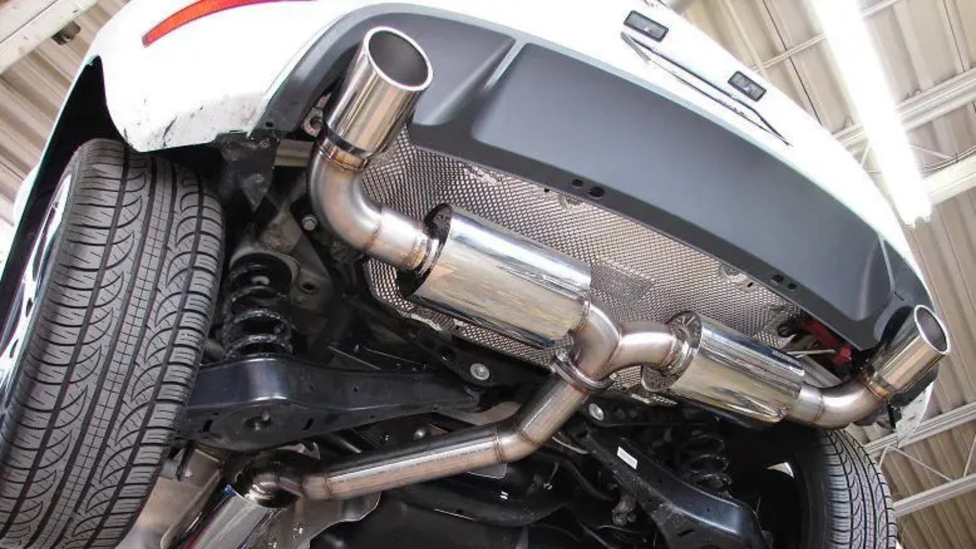 Wymiana tłumika w zabytkowym samochodzie krok po kroku